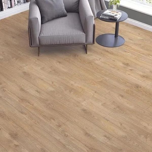 Luxury Ural Light Oak 8mm Laminate Flooring - 1.83m2 Pack